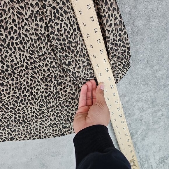 Garnet Hill Silk Blouse Womens Size 4 Animal Print Henley V-Neck Balloon Sleeve - Picture 8 of 9